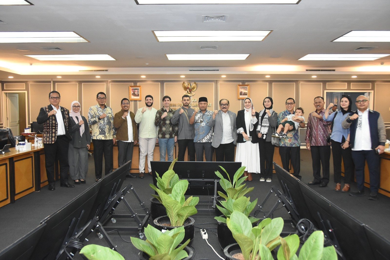 Rencana Prabowo Evakuasi Sementara Warga Palestina di Indonesia Harus 