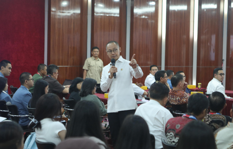 Di Unsrat Manado, Eddy Soeparno Tegaskan Isu Lingkungan Adalah Hak Konstitusional