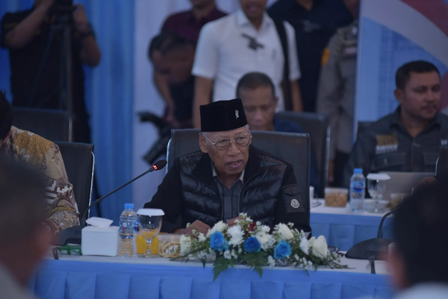 Anggota Komisi VI DPR RI, Nevi Zuairina, saat berdialog langsung dengan Dirut PT PAL Indonesia Kaharuddin Djenod usai pertemuan di Surabaya, Jawa Timur, Sabtu (22/11/2025)./Ist